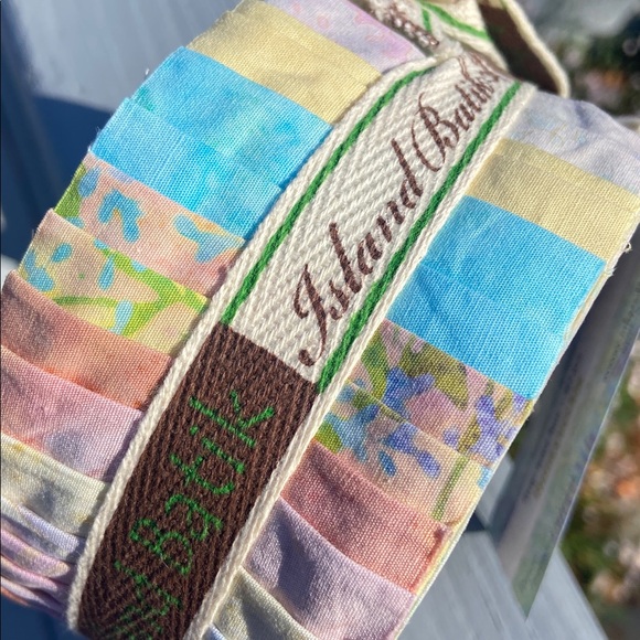 FABRIC ISLAND BATIK Strip-tease Bun FABRIC 40 pcs Honeysuckle NWT - Picture 7 of 9
